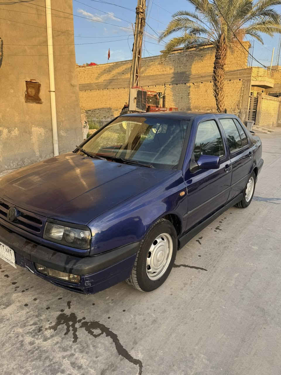 السلام عليكم
سياره كولف فنتو 94 مكينه 2000 السياره خير من الله سنويه 2028 التحويل مباشر السعر 34 وبيها مجال  المكان واسط للتواصل ***********
