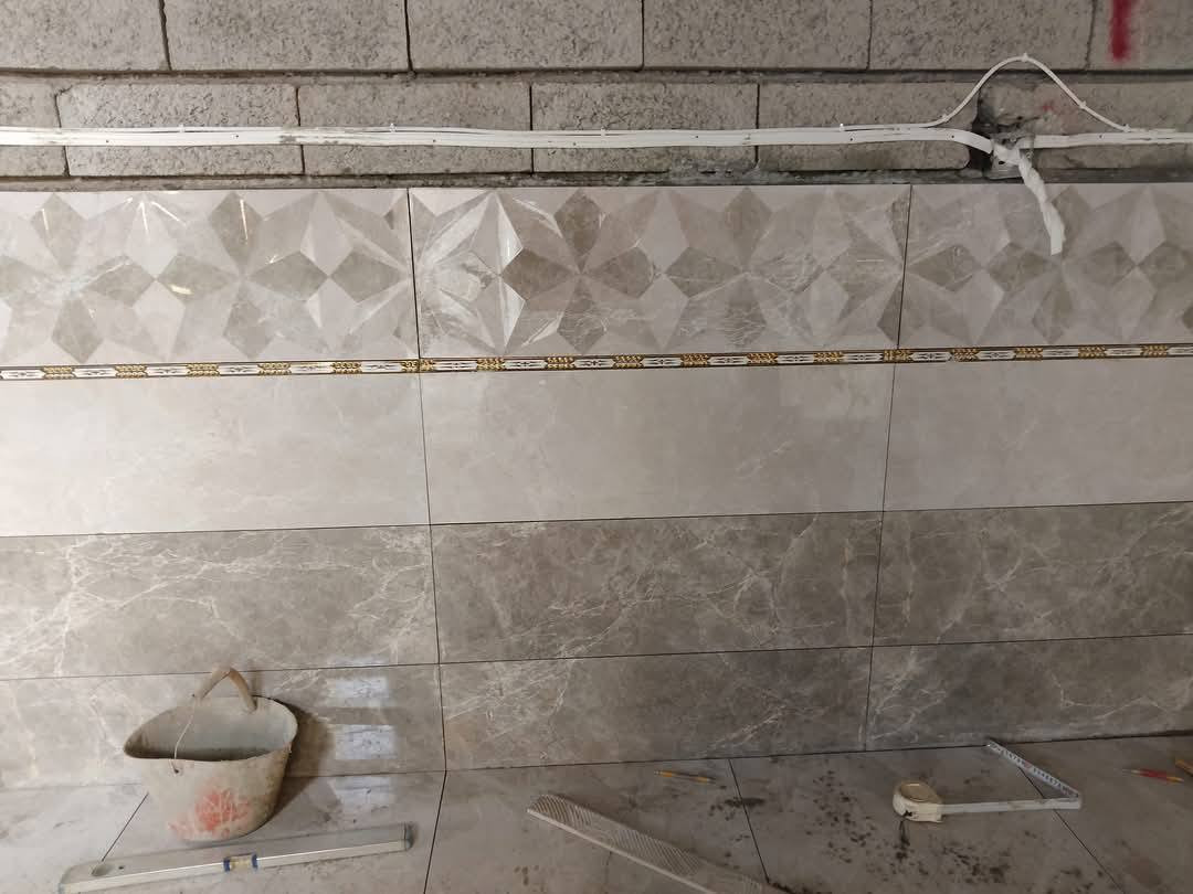 السلام عليكم كادر سيراميك متفرق
وبسعار مناسبة ارضي جدار اتصل وتبشر 
***********
