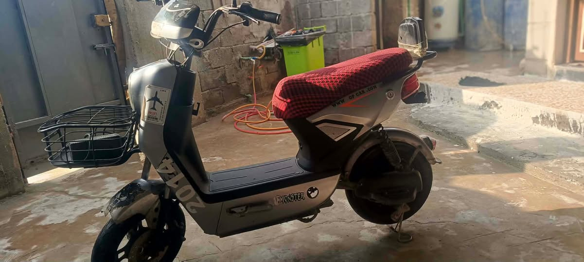 ماطور شحن خمس باتريات كلو شغال مابي اي شي يمشيك من25الى30كيلو السعر 275 رقم الهاتف ***********
