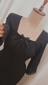 كشمير ايطالي • سواد فاحم • مقاسات L XL XXL