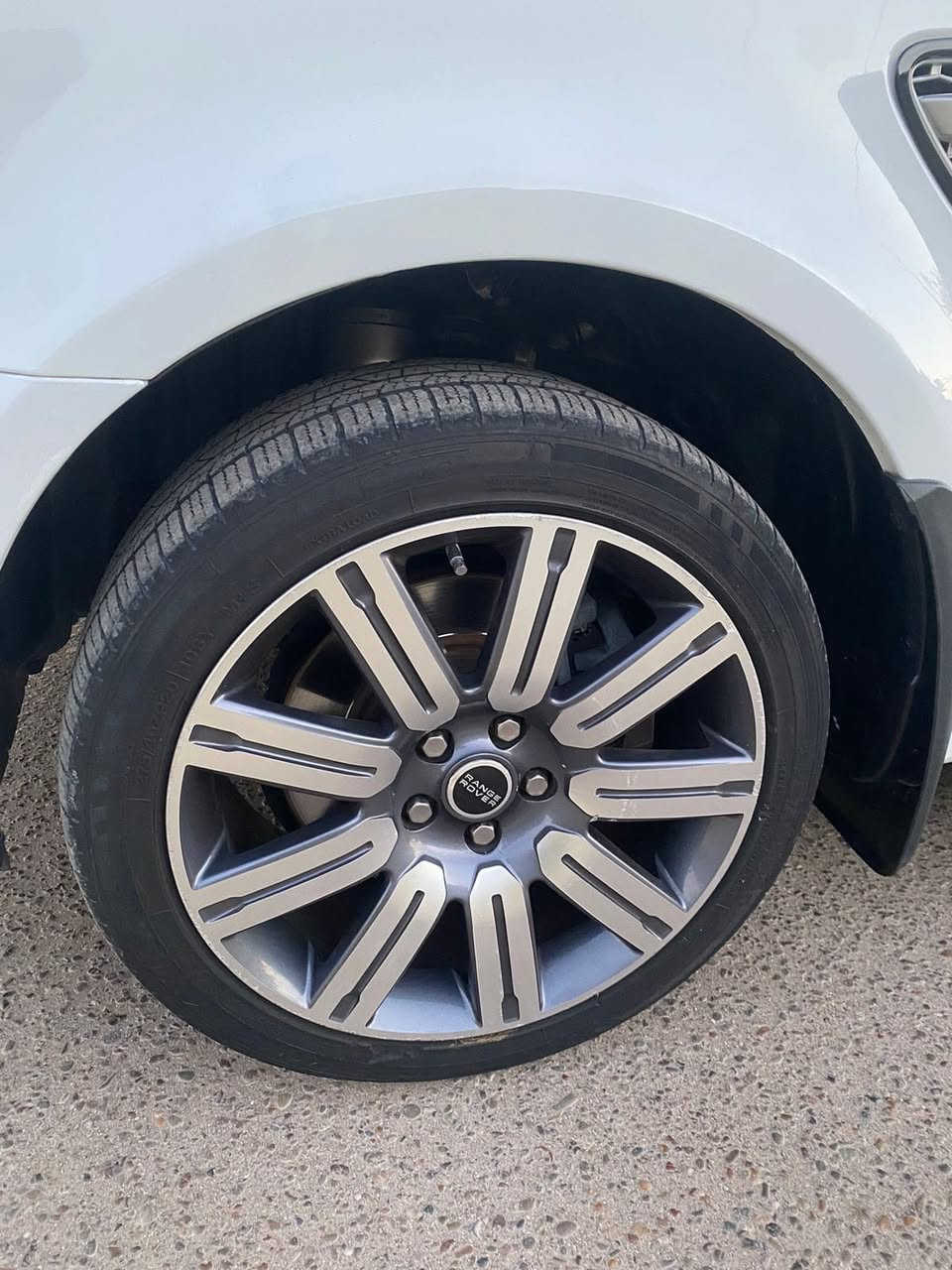 رانج اسبورت موديل ١٢ خليجيه كفاله بس دعاميه صبغ جديده مكينه ٨عاديه موسوبر مكينه كير حداديه  تخم تاير تبريد كله جديد ماشيه ١٤٠ اربع بصمات جنطه كهرباء مرايات كهرباء فول منوضمه جوبلسات جديده اي نقص  مبيه اكلوب ممشتغل بيه اخت الزيرو اترايه غرفه جديده جاهزه رقم بغداد بسمي مكان بغداد بلديات السعر ١٤٥ فتحه فول السعر ١٤٥ الاتصال ***********
