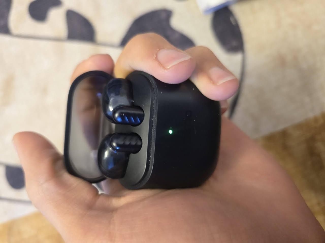 سماعات ارايمو مستعمل شغال ما بيهن اي شي سعر ١٥
بغداد

واتس ***********
