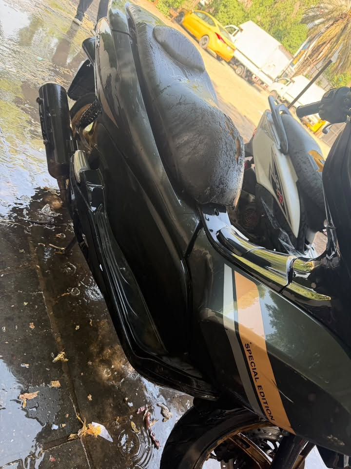 pcx 125 للبيع 
الفئه المميزه ام الويل الذهبي
كهربائيات كلها شغاله 
حساس ازدحام✅
استان كهربائي✅
شادلها منظومه جهاز انذار ✳️
بصمه تشغيل عن بعد✳️
ماشيه 59 الف حقيقي
بيها خيط تبخير والكفرات يرادلها ترتيب
السعر مليون وبيها مجال شي بسيط حك جيتك

***********

