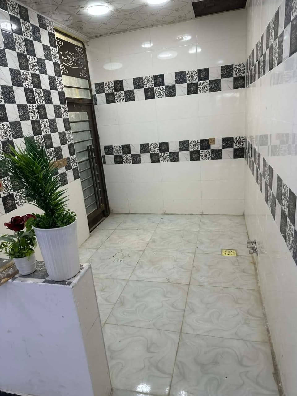 بيت للبيع خمسين مترة طابق ونص خلف الفيزة التركية سعرة 55وبية مجال قليل 
***********
