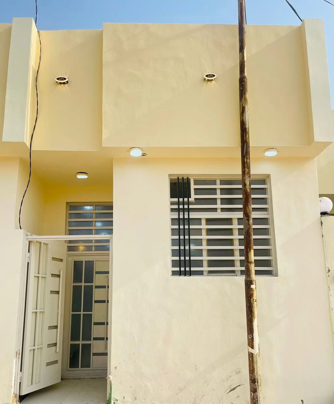 يالله بيت البيع المساحه 100متر طابق ونص حي النداء قريب على شارع قنبر شغل جناي مقابيل مول حكايه ***********
