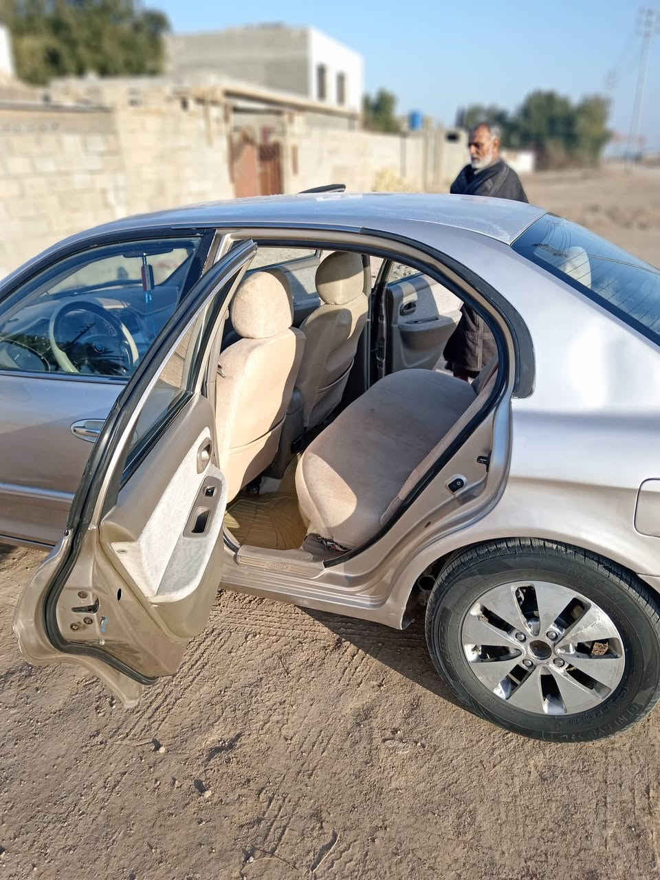 كيا اوبتيما موديل 2005نظيفه حيل وحلوه وخير من الله تدفىه تبريد ويه السويج رقم انكليزي الجديد هزه جديده تخم تايرات جديد بيه جراد بالبنيد  والقماره سنويه 2027 الشراي يتصل على الرقم *********** السياره موجوده بالكوت عارضه ب75 وبيه مجال بسيط واني بخدمتكم
