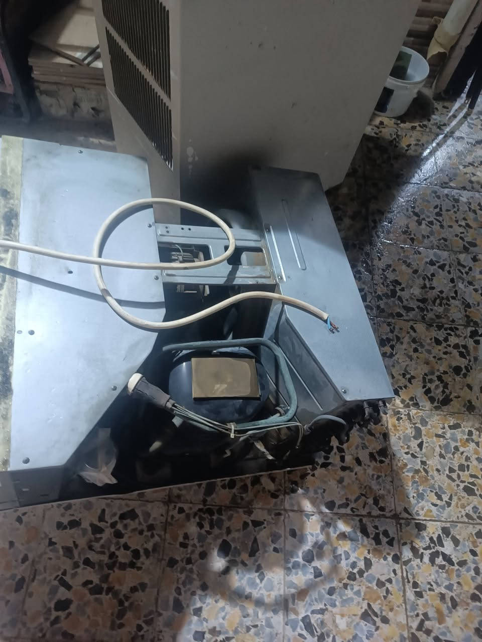 السلام عليكم مكيف للبيع جنرال سعر خاص مكاني نجف حي الجامعه واللي يريد هذا رقمي***********
