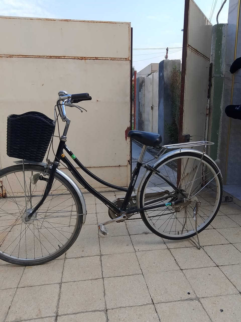 باسكل عبدالحليم الحجم27
كير7نمرات
بريكات شغاله 
الباسكل نضيف مكفول كلشي مابي
العنوان دوميز شارع المولدات قرب البان الشيخ
رقم التلفون***********
