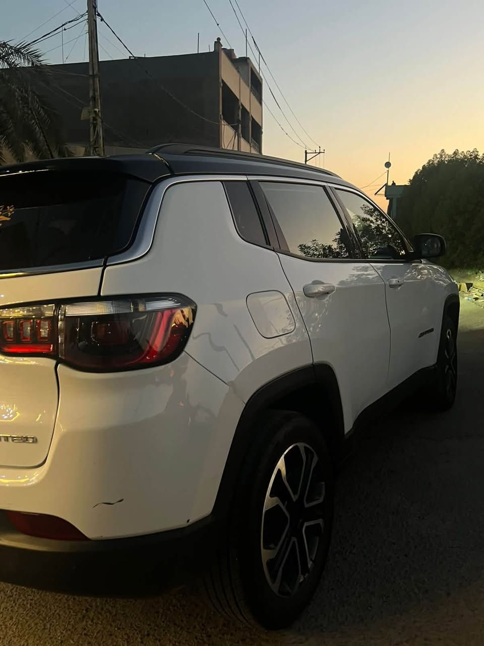 سلام عليكم jeep 2024  ابيض لونين تو كلر لمتد السيارة مفوله مواصفات السعر١٤٠ مال بيع 
المكان بغداد الدورة 
حادثها دعاميه فقط ناشر صورها 
رقمي *********** 
سيارة بسمي ورقم بغداد
