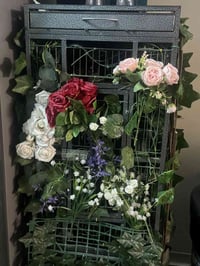 موجود قفص للبيع السعر 60الف وبيه مجال بسيط للتواصل والحجز 07722705111