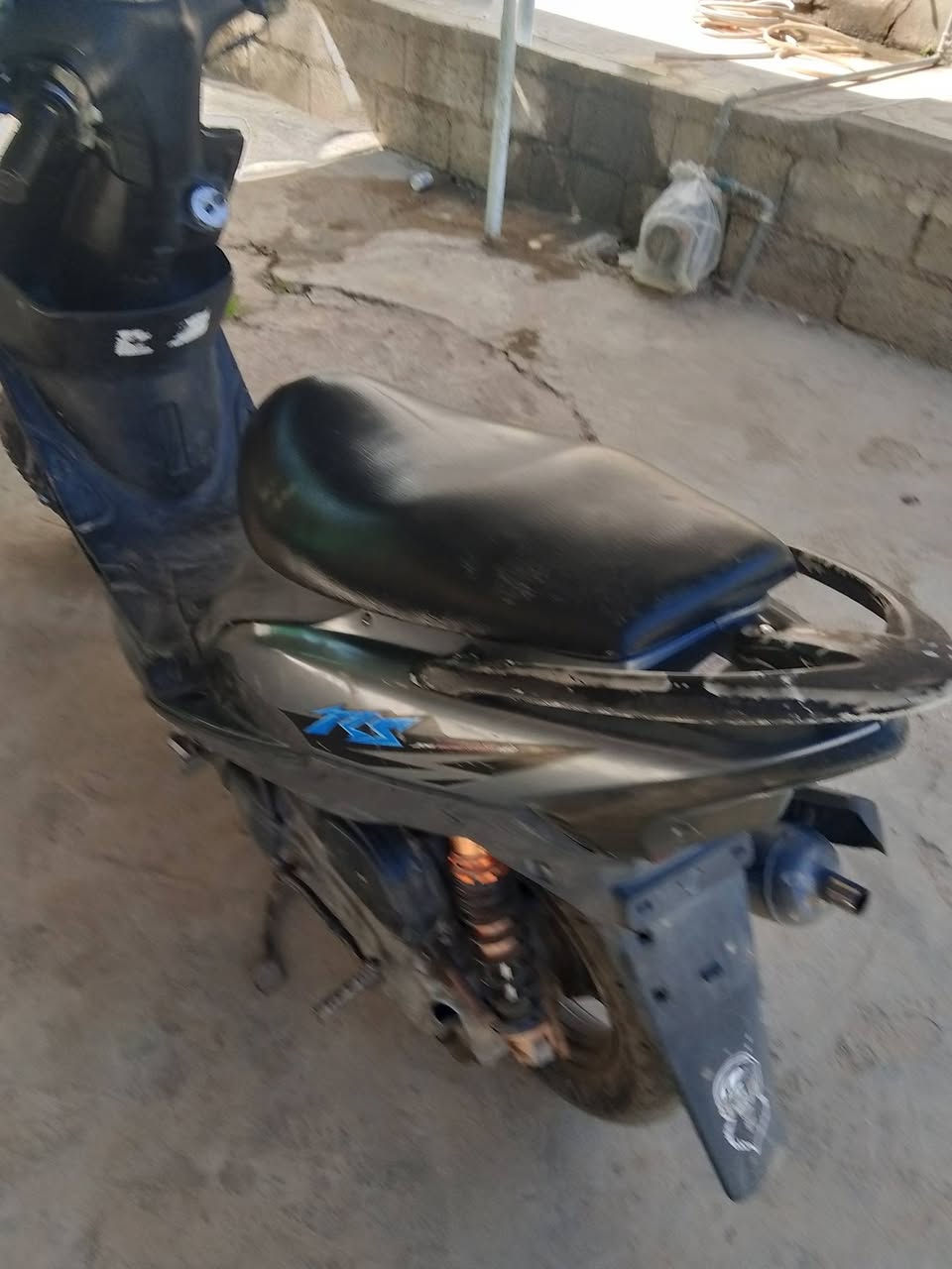 سلام عليكم دراجة ماكس عدلةبوشة49صلنصةFM دراجة نضيفة مكان ديالى خان بني سعد سعر 400 وبيها مجال شي قليل اتصال ***********3
