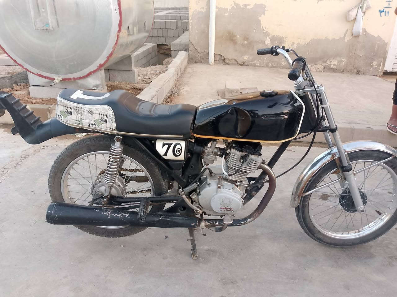 سلام عليكم شباب مطور للبيع مفتوح معمر تعميره جتيته شباب مطور كمل ما يعوزو كلشي السعر 250بي مجال حك جيتك الرقم  ***********الرقم ما بي وتساب المكان موصل جنب ايمن بل تقطيع المامون
