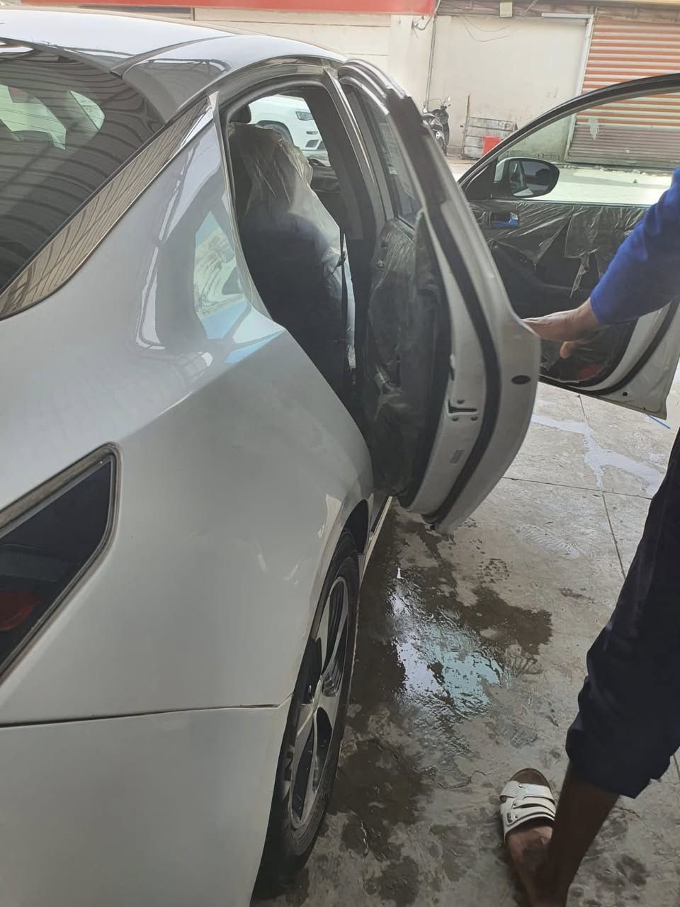 السلام عليكم
كيا اوبتما 2016 
وارد امريكي حادثها بابين الصدر وجاملغ الخلفي مصلح
مواصفاتها 
بصمه 
تحكم ستيرن جهتين 
بلوتوث 
حساسات اماميه خلفيه 
اشاير بالمري 
السياره سابقا هايبرد بامريكا 
بس حالياً فقط بانزين
للإستفسار *********** 
مكاني النجف
