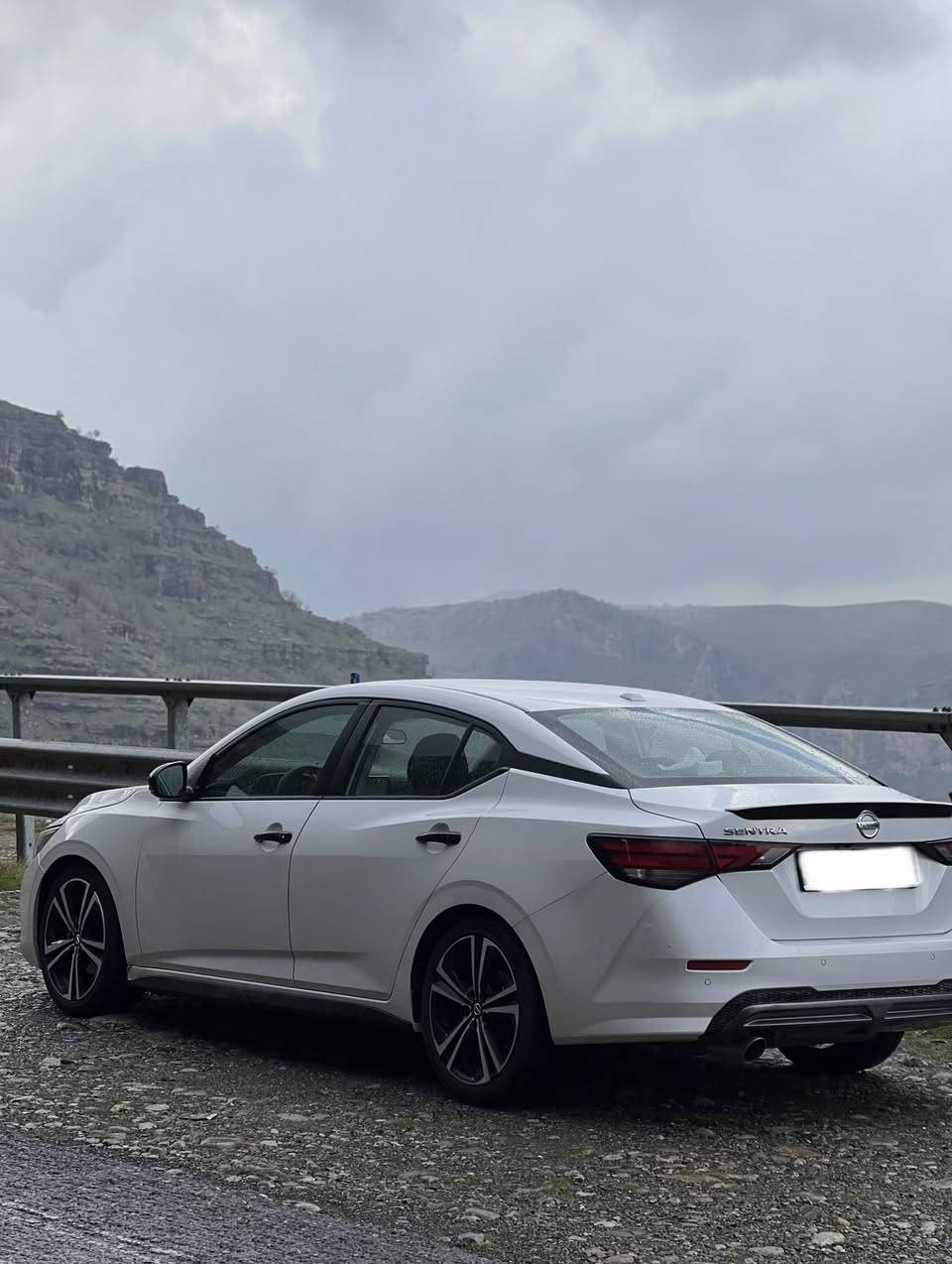 نيسان سينترا موديل 2022
فئة SR
لون ابيض صدفي 
وارد امريكي صور الحادث مرفقة بالمنشور
المواصفات:
•     المحرك: 2.0 لتر – 4 سلندر  ￼￼
• الدفع: أمامي (FWD)  ￼
• سعة خزان الوقود: ~50–52 لتر  ￼
• استهلاك الوقود (تقريبي): 7.3 لتر/100 كم  ￼
•    رادار امامي وخلفي
•    مثبت سرعة تفاعلي
•   ابل كاربلي
•    اندويد اوتو
•    ويل 18
•    انارات LED بلادي
•    كامرة خلفية
•    حساسات خلفية
عداد السيارة : 55،000 ميل
السعر 158 ورقة
رقم التلفون : ***********
