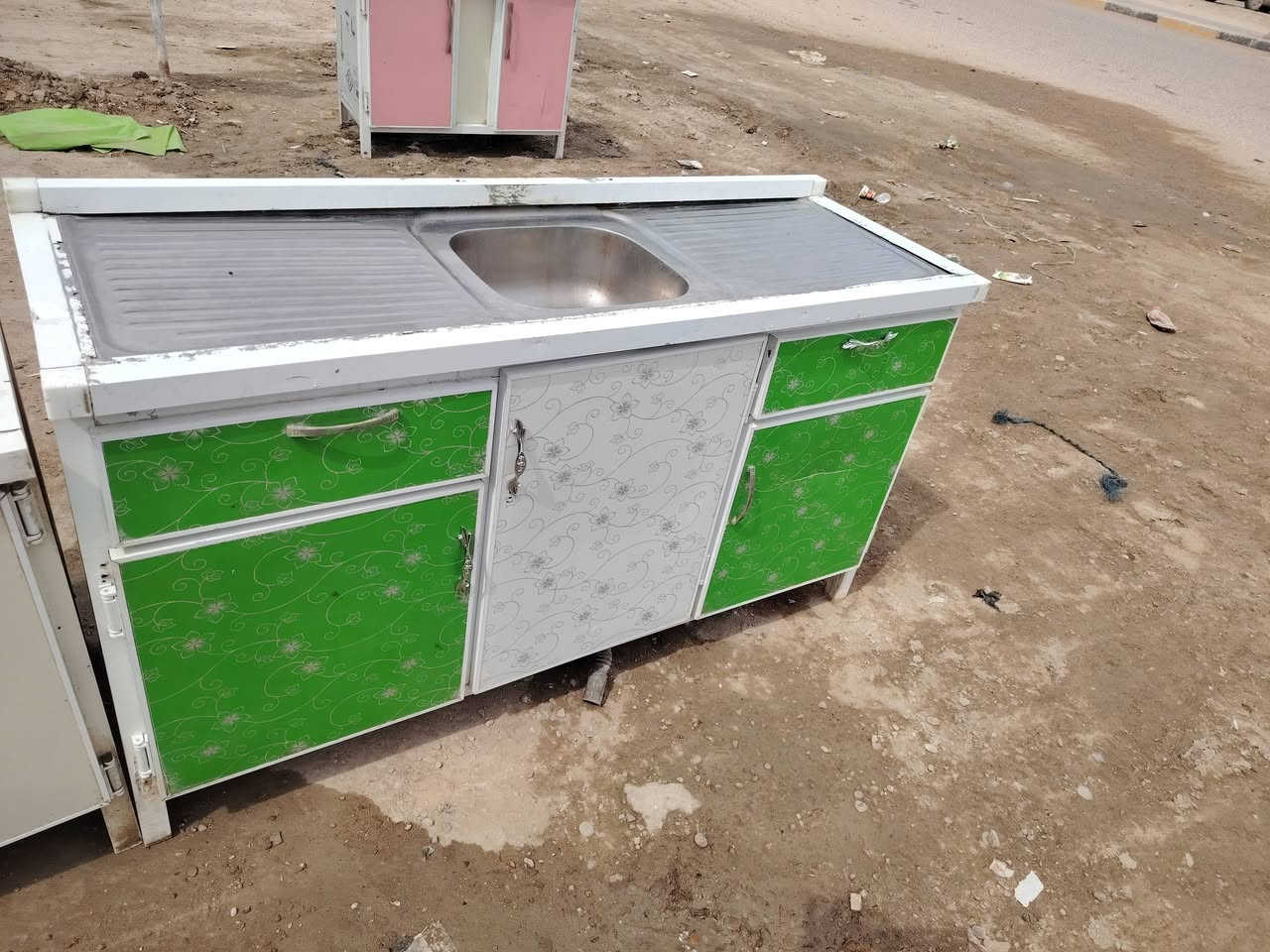 كونترات لبيع كلمن وسعره مكان حله ورديه خارج قرب مستشفى الكفيل وهذه رقمي *********** بيه وتساب ويرهمن مراوس وشتري جميع لكاونترات حتلو مكسر مكيفات سبالت عطلانه شتري
