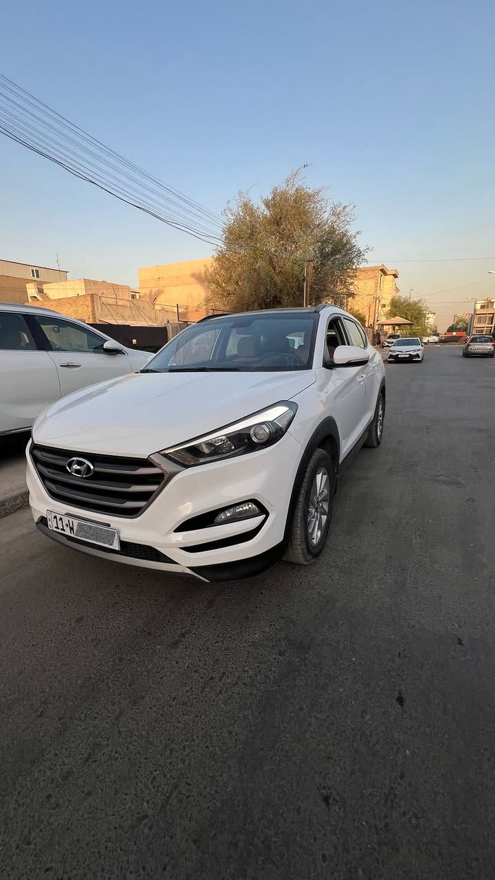 السلام عليكم
توسان خليجي 2016 شكل 2018  
محرك 2000 دوش
 كير At ٦ نمر 
تحكمات كير (اوتو-عادي) 
بانوراما (سقف جام ) 
٥ ويل كب حجم ١٧ 
تحكمات ستيرن جهتين 
كشنات مخمل 
مثبت سرعة 
تنبيه سرعة 120 
مانع انزلاق ABS 
سايد بريك بالايد  
٣ وضعيات قياده (اقتصادي-رياضي-اعتيادي)
كامره خلفية بلادية 160 درجة بالمرايا الوسطية
رادار خلفي  
تبريد قطعتين امامي وخلفي / تبريد بالجكمجه  
المرايا الجانبية شفط + اشارة بالمرايا  
اضائة LED نهارية مع مصابيح هالوجين
تخم تايرات جدد قبل شهر شديتهم  
وحدادية صدر كامله قبل شهر مسويلها بشرط الفحص 
حتى الدسكات شديتلها تخم دبل لينك اصليات 
مسويلها ادامة كاملة منظف نوزلات ومبدل بلكات

ماشية 167 الف كيلو متر  
رقم بغداد بأسمي تحويل مباشر
مكانها بغداد الغدير قرب ساحة ميسلون  
السعر : ***********
