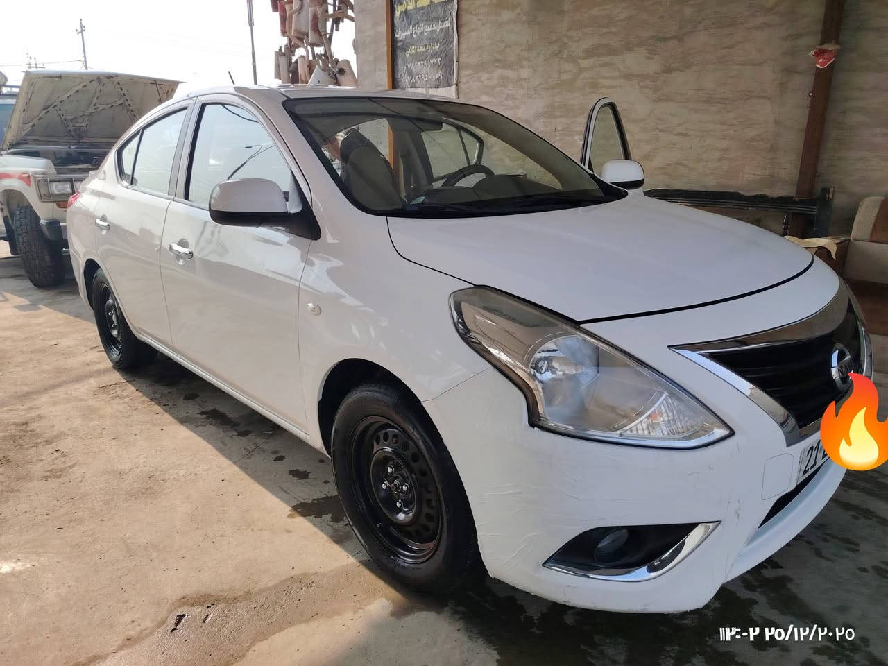 السلام عليكم ورحمة الله وبركاته.
نيسان صني 2021
السعر 117 وبيها مجال بسيط

موصفات :
١. تدفئة تبريد . حالة ممتازة
٢. شاشة داخلية
٣.حساس خلفي
٤.تحكم ستيرن
٥.سيارة ما متعوبة استعمال شخصي
٦.ماشية ٤٣ الف تقريبا
٧.نضيدة جديدة
٨.سبير شركة ما مستهمل
٩.تخم تايرات جدد صار فترة قليلة من شديتهن

الحالة العامة:
السيارة نظيفة فحص بالكامل
لا حوادث، الكشر نظيف كما موضح في الصور
خدوش قليلة وبسيطة جدًا (غير مؤثرة على المظهر العام) 

👈ملاحظة للشفافية: كان هناك لاصق حماية أسفل الباب، وعند إزالته حصل تقشّر بسيط في الصبغ أسفل الباب (بدون صدأ أو ضرر) اذا كبرت الصورة راح تشوفه


**إذا كنت صاحب هذا الإعلان وتريد حذفه لأي سبب، رجاءا أرسل رسالة إلى الدعم الفني**