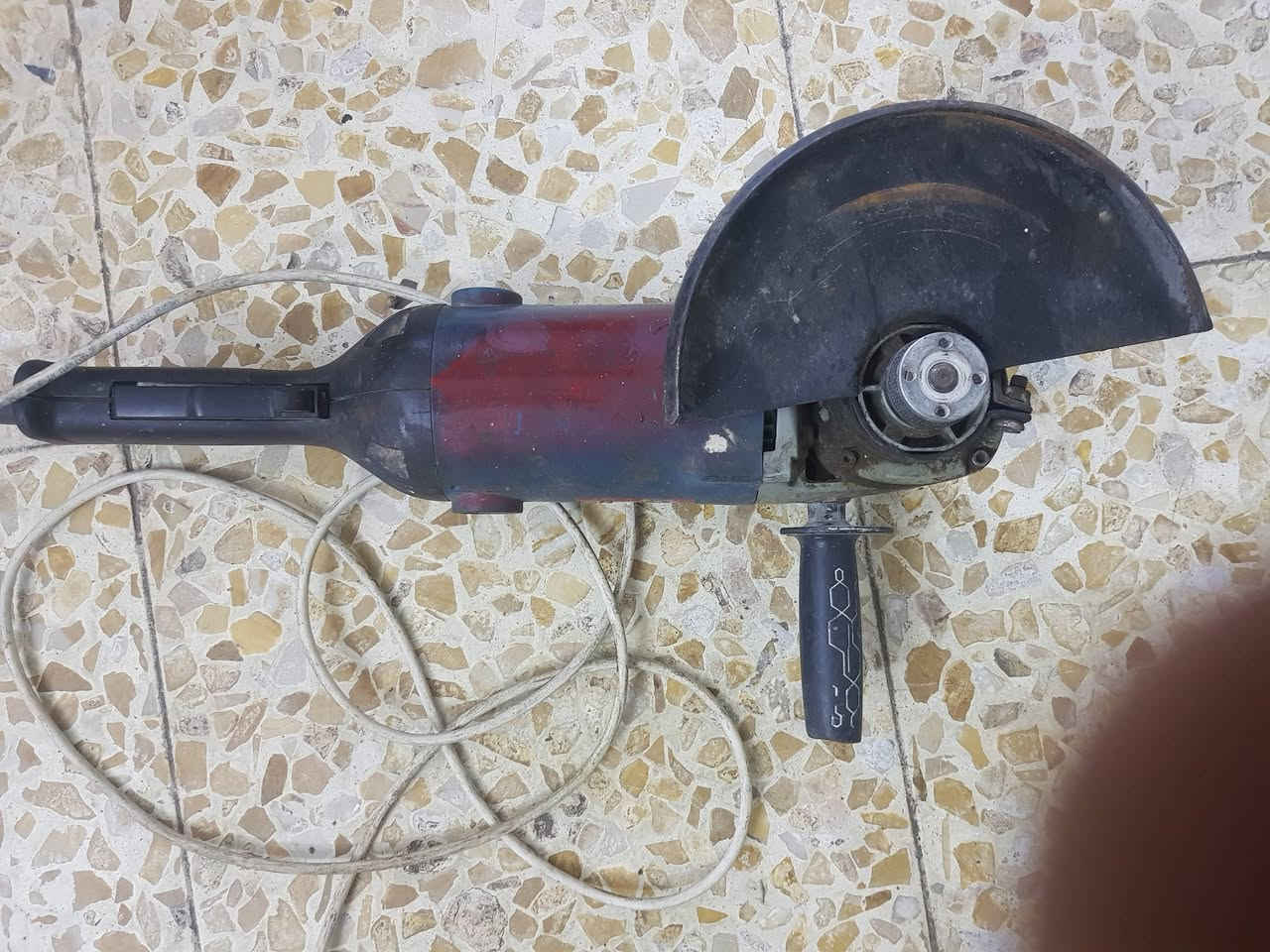 السلام عليكم اخوان كوسره كبير شغاله نضافه تامه للبيع ب ٥٠ الف
***********
