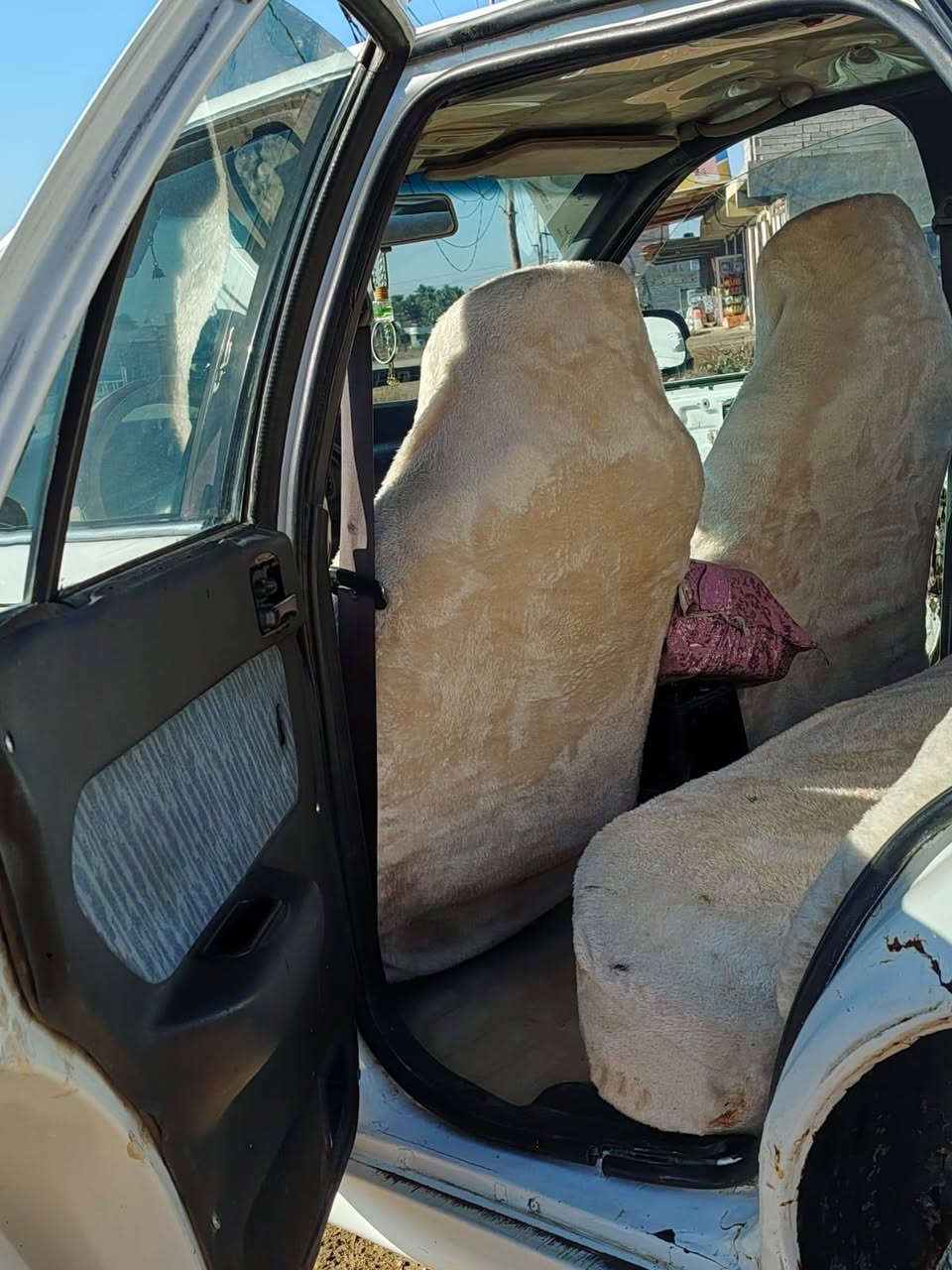 للبيع النتره دمعه كير محرك بشرط
رقم ديالى باسمي شرط التحويل سنويه لل٣٠ 
كير عادي شواصي ملحومات تقوويه صدر تايرات خير من الله 
مكان السياره ديالى الخالص 
السعر ٢٤ وبيه مجال بسيط 
للستفسار ***********
