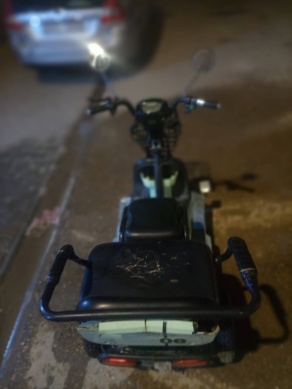 سلام عليكم
دراجه شحن للبيع 
ما عايزه شي 
كهربائيات شغاله 
بك شغال 
شاحنه موجوده 
400وبيه مجال
مكاني كوفه 
***********
