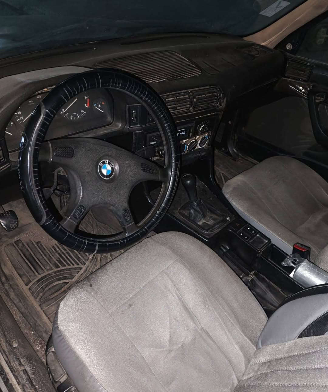 22
شرط تحويل 
سياره للبيع نوع بي ام موديل 90 محرك 520 كبس كير عادي محرك داخل صدر تايرات كلها بل شرط فول 2 جام كهربائى استيرن باور بريك ABSوياله حسير رقم بغداد الماني سنويه عاج  صبغ عام جماليه سعرها 22ورقه قفله بدون معامله شراي خابر كركوك حي عسكري ***********
