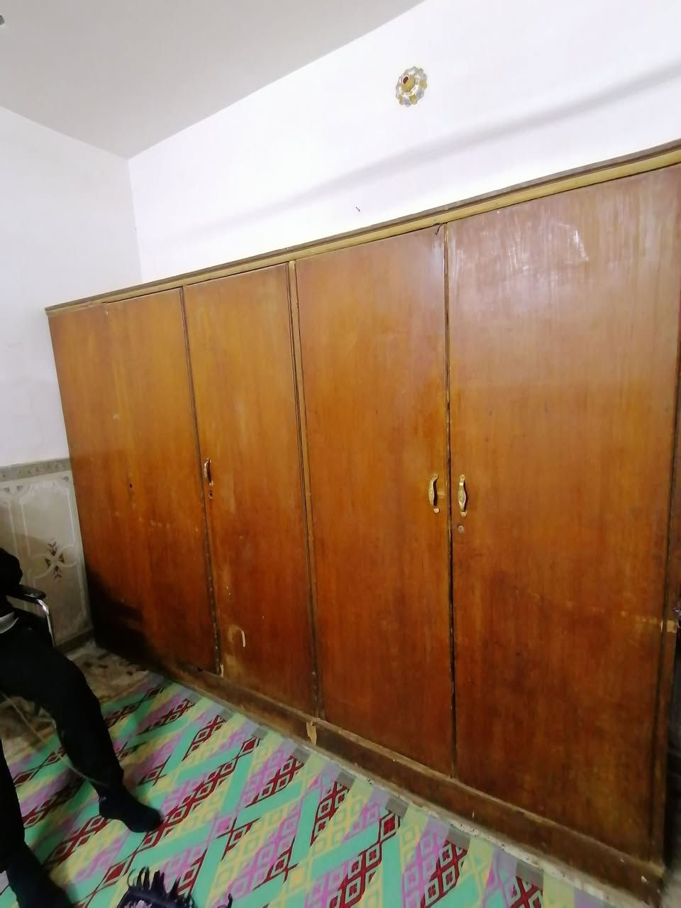 سلام وعليكم مناسب جدا ١٢٥الف قفل   كنتور خشب للبيع بغداد حي السفير ***********
