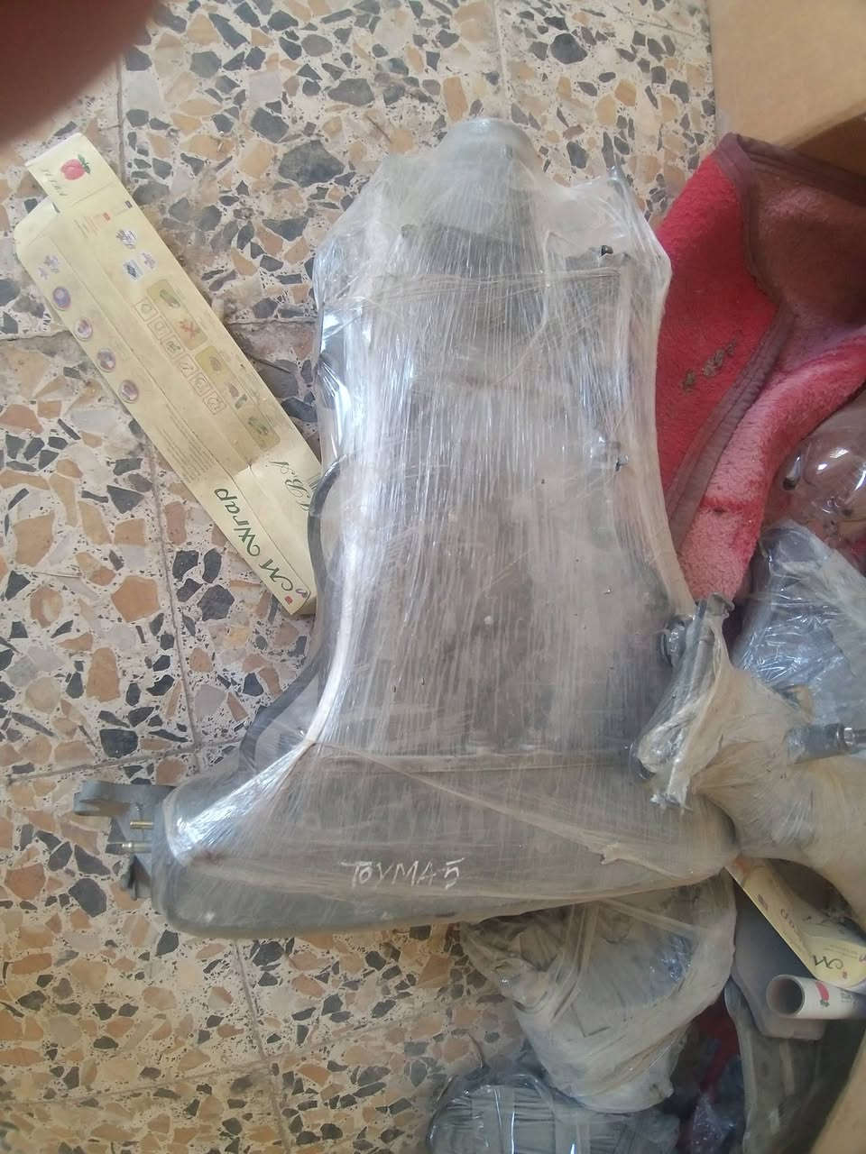 سلام عليكم غراض بطه حاويه للبيع طابوكه ٢٥٠٠ ضفيره مكينه ثلاجه مع الايسي ادرايمات خلفيه كمبريسر السعر خاص الاستفسار ***********
