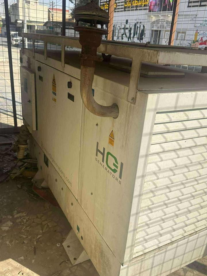 السلام عليكم مولد من شركة بيرطانيه30kv مستعمل قليل كلش ومتوكة صار فتره كاتم نضيفه حيل للبيع مع العلم المولدة بنازين لل استفسار اتصل هنا ***********
