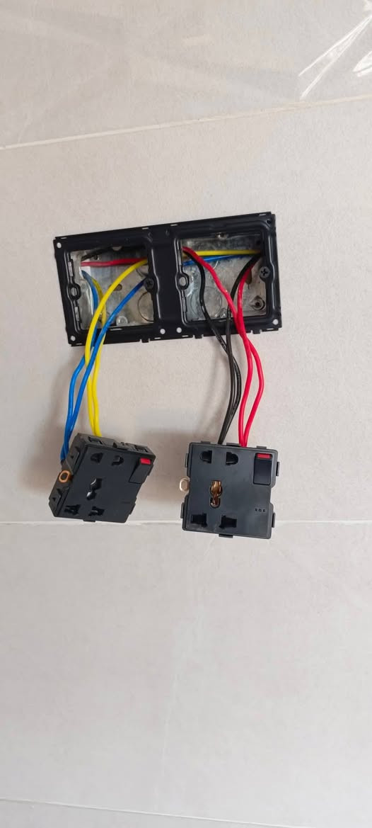 (اساس النجاح اتقان العمل)عرض خاص النقطه 3000 وبيك خير ودلل ***********
مستعدون لتأسيس الكهرباء
 بنظام السيمنز 
ونظام البوري 
(مد اسلاك الستلايت والانترنيت والكامرات)
