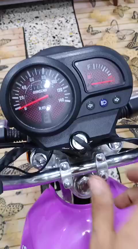 السلام عليكم دراجة ماكس وان موديل 2026 صارلها عشرين يوم من نازلة دراجة زيرو زيرو جديدة بمعنى الكلمة صالنصة كاتم خمسة كير سلف زائد هندر كهربائيات كلها شغالة مابيها شخط اوراقها كاملة السعر 850 وبيها مجال قليل 
العنوان بغداد الشعلة 
***********
ومتوفر واتساب
