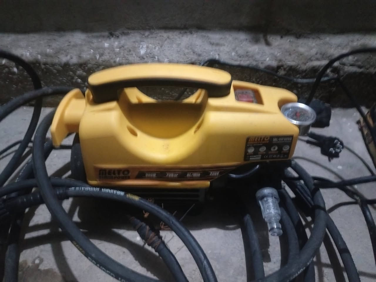 ماطور غسل نوع مليتو للبيع او معارض بماطور مي عادي 70 بار حقيقي جديد مستخدم يومين فقط شرط مع صوندة 10 متر وبطل رغوه ومصفى وراسيات كامله  ضمان 4 اشهر من شارع النبي شيت اخذتو ب 65 الوصل  موجود  السعر 40 بي مجال بسيط العنوان موصل كوكجلي ***********
