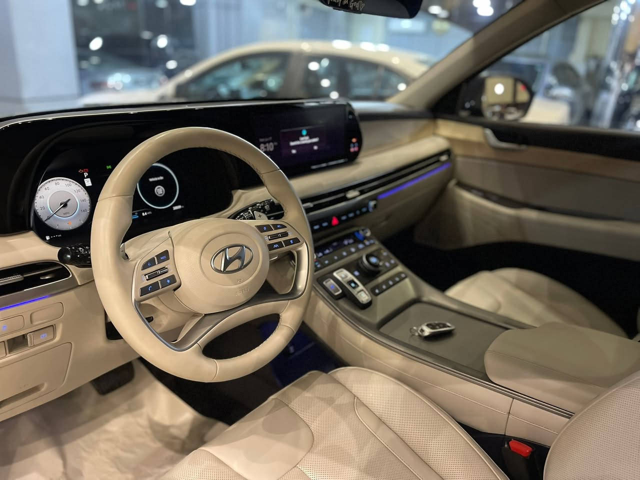 السلام عليكم...
للبيع هونداي بلسايد موديل 2024   SEL كلين ..

حجم المحرك 6 سلندر 3800 دفع رباعي ..

الضرر ... الصندوق مكان الرقم صبغ فقط 

المواصفات.... فول موصفات 

بصمه تشغيل عن بعد .

دبل فتحه سلايد دروف .

4 كاميرات .

6 رادارات . امامي خلفي

داخل جلد ابيض

مقاعد تحكم كهرباء . 

سبعه راكب .

دفع رباعي .

مقاعد امامي خلفي تبريد تدفئه

صندوق كهرباء .

تبريد 3 قطع ..

بردات خلفيه بلادي . 

نقاط عمياء ..

للأتصال ( *********** 

دهوك
