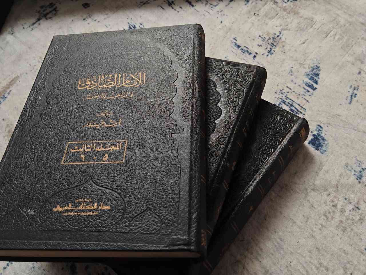 الامام الصادق ع والمذاهب الاربعة
الامام الصادق والمذاهب الاربعة 
اسد حيدر
طبعة اصلية قديمة جداً بتجليد فنّي فاخر وممتاز
سنة الطبع 1971م

السعر 30٫000
للحجز خاص او تعليق او واتساب ***********
