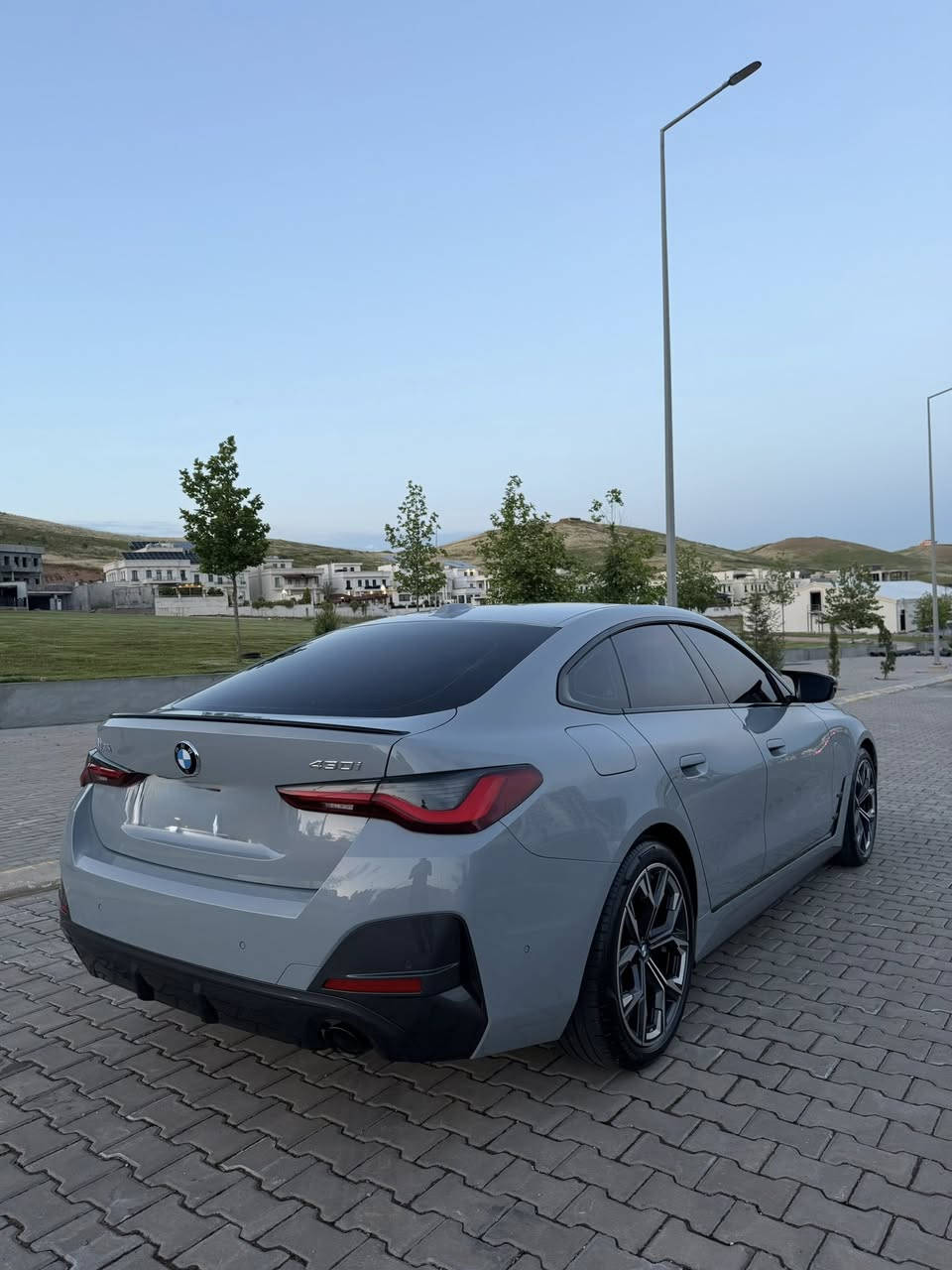 للبيع فقط
Bmw 430i 2024 
بي ام دبليو ٤ سيريس 
السياره خليجيه وكالة عروش 
ماشيه ٤٩ الف كيلومتر فقط 
السياره مكفوله بدون صبغ 
بدي ام بلادي 
داخل احمر
شادولاين باكيج (كلوبات + عطر+مري)اسود بلادي 
وياله ١٩ انش individual 

مواصفات السياره 
٤ ابواب بصمه 
كشنات كهريائه 
كشنات ميموري
مري شفط 
داتاشور HUD 
سلايد 
تشغيل عن بعد 
بصمتين 
ابل كاربلي اندريد اوتو 
حساسات ٣٦٠ 
صندوك شفط 
فتح الصندوك عن طريقة الرجل 

بعد هواي مواصفات 

للاستفسار 
***********
