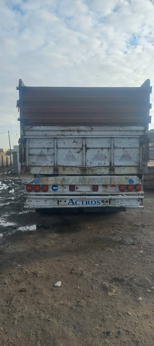 سلام عليكم عربانه حدايديه البيع 
طول 12/60مكلف بلنشر ستفسار 
***********
