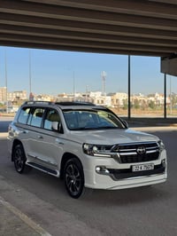 لاندكروزر GXR • V8 • ٢٠١٧