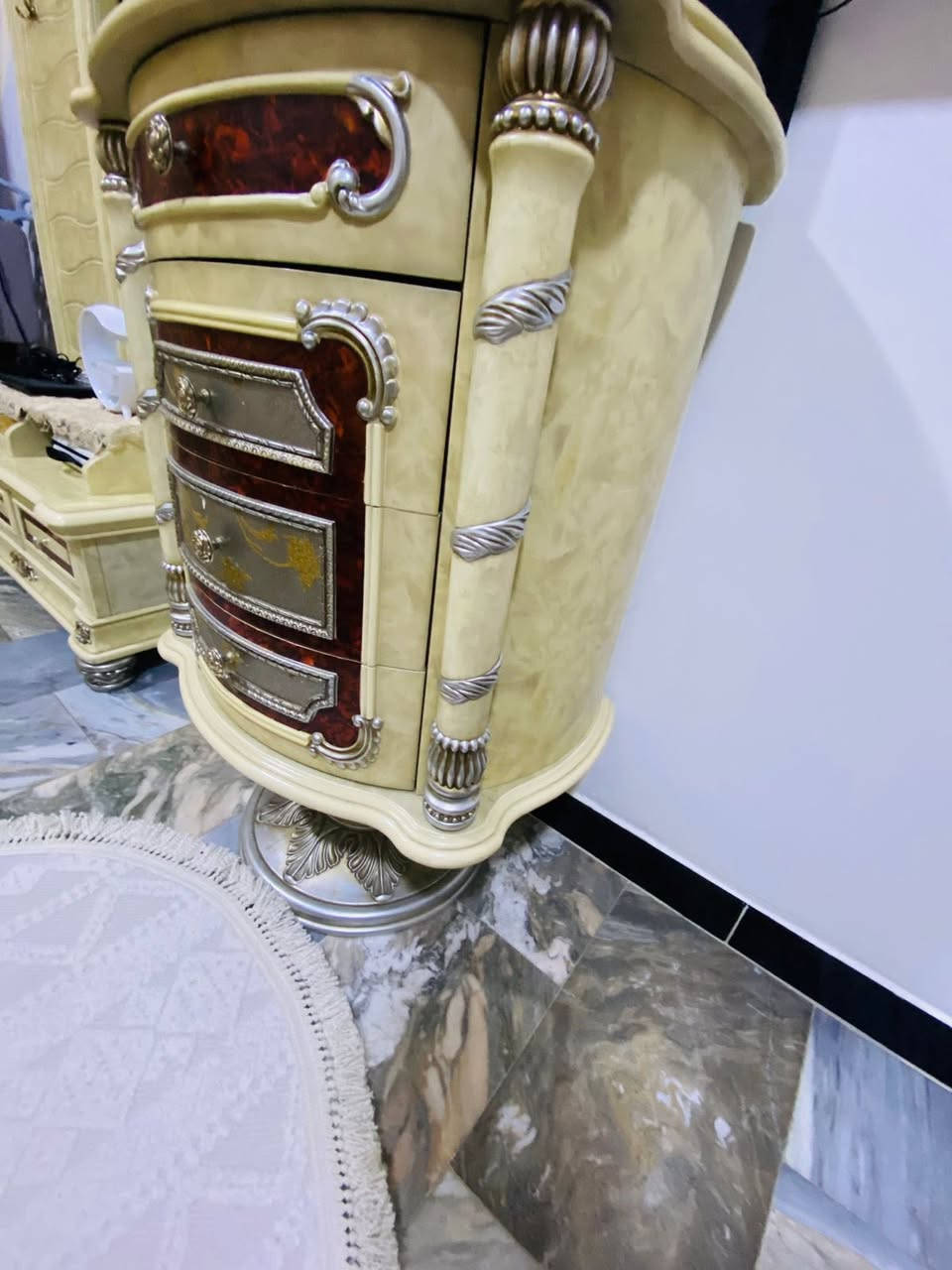 غرفه للبيع نظافتها مبينه بالصور هيه تحجي  مابيها ضرر  ولمعتها واضحه   لغداد حي القاهره


**إذا كنت صاحب هذا الإعلان وتريد حذفه لأي سبب، رجاءا أرسل رسالة إلى الدعم الفني**