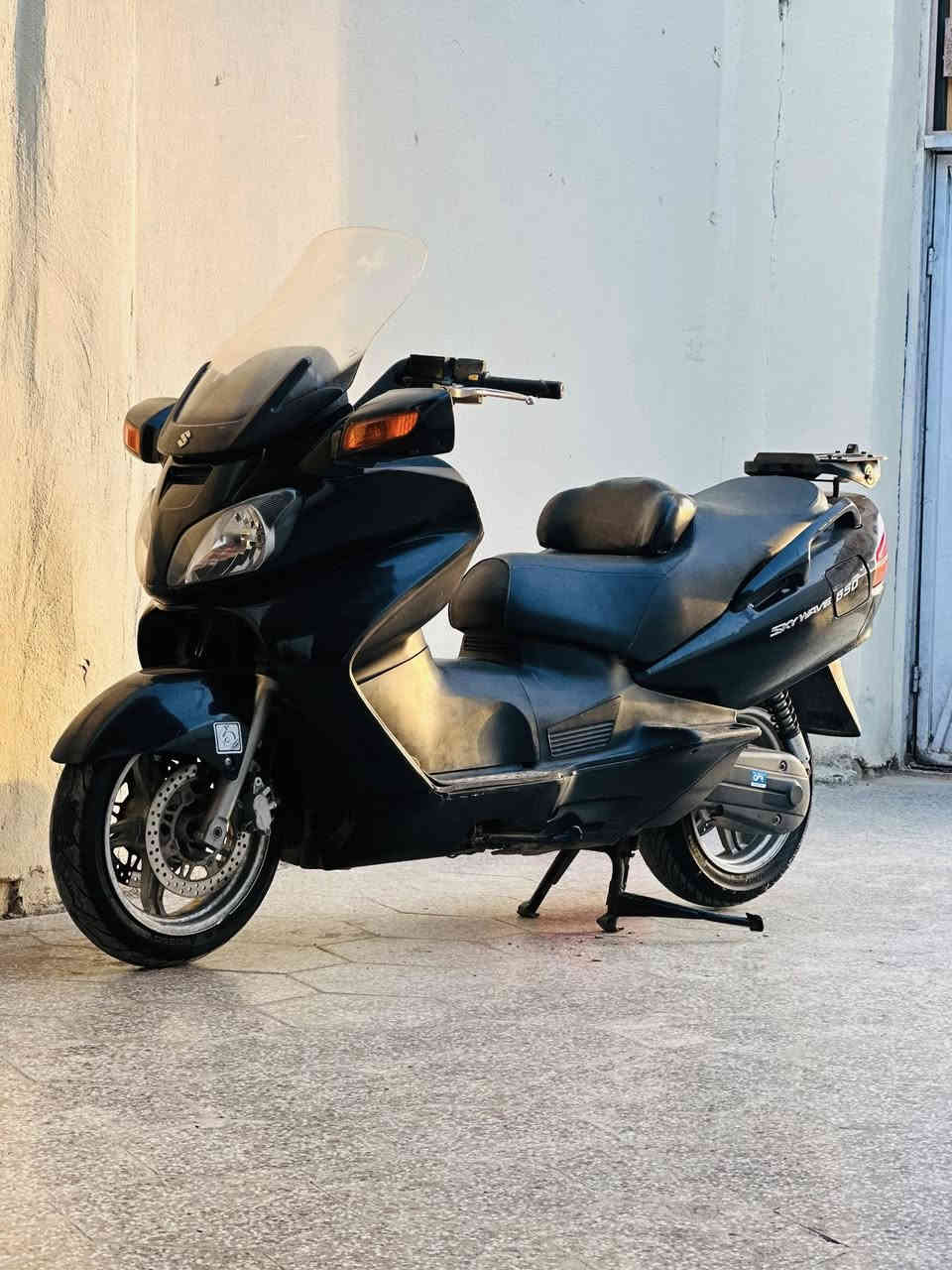 سكاي ويف للبيع دراجة مكفولة كير ومكينه كفالة عامة - مواصفاته abs وقبضات تدفئة - كفراته نضافة خير من الله — تايرات جدد مدل اله — تجي وشوفه بعينك  — سعره ١٢ ورقة وبيه مجال حك جيتكم . مكاني طويريج / *********** .
