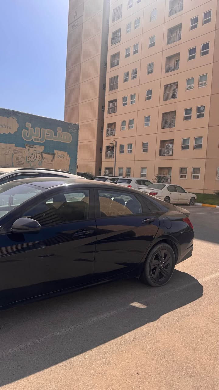 السلام عليكم النترا موديل 2022 للبيع او مراوس 
نص فول مواصفات فئة بلو 
بصمة ، تشغيل عن بعد ، شاشة ..
محرك 1600 هايبرد بلو
ماشية 62 الف ميل وقابل للزيادة 
السيارة حادثها موضح بلسونار حادث خلفي قطعه وحده صبغ بدون تبديل 
السيارة مناقصها شي يرادلها بس كلچات كير 
مكاني بغداد 
للاستفسار 
*********** بغداد, العراق
