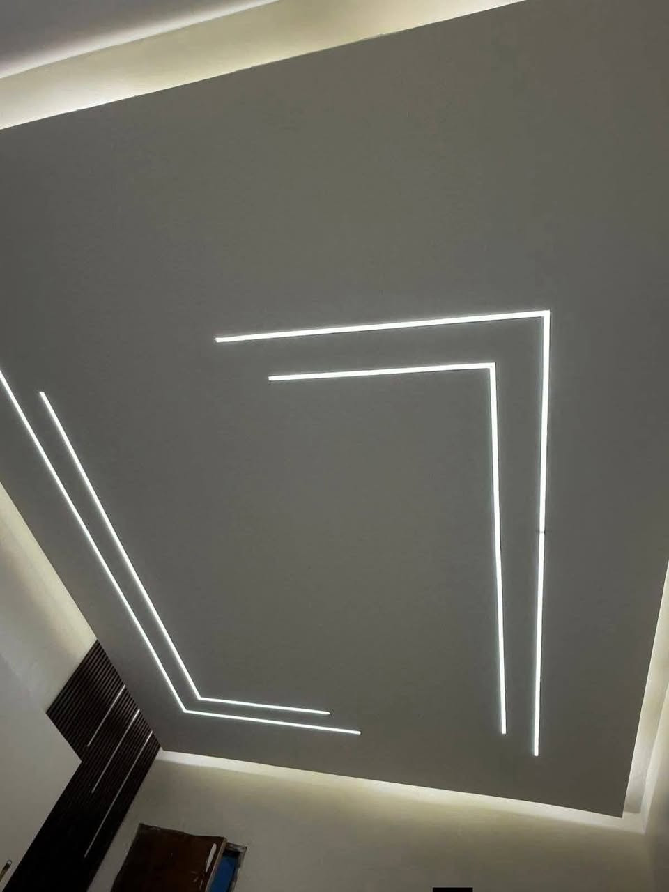 بسم الله توكلنا على الله 
صباغ دخلي وخارجي 
جميع انواع الديكورات الداخليه مغربيه شغل هندسي 
دقه في العمل-سرعه في الانجاز-التزام في المواعيد 
بديل رخام وبديل خشب 
اتصل ***********
اسعار مناسبه جدآ
