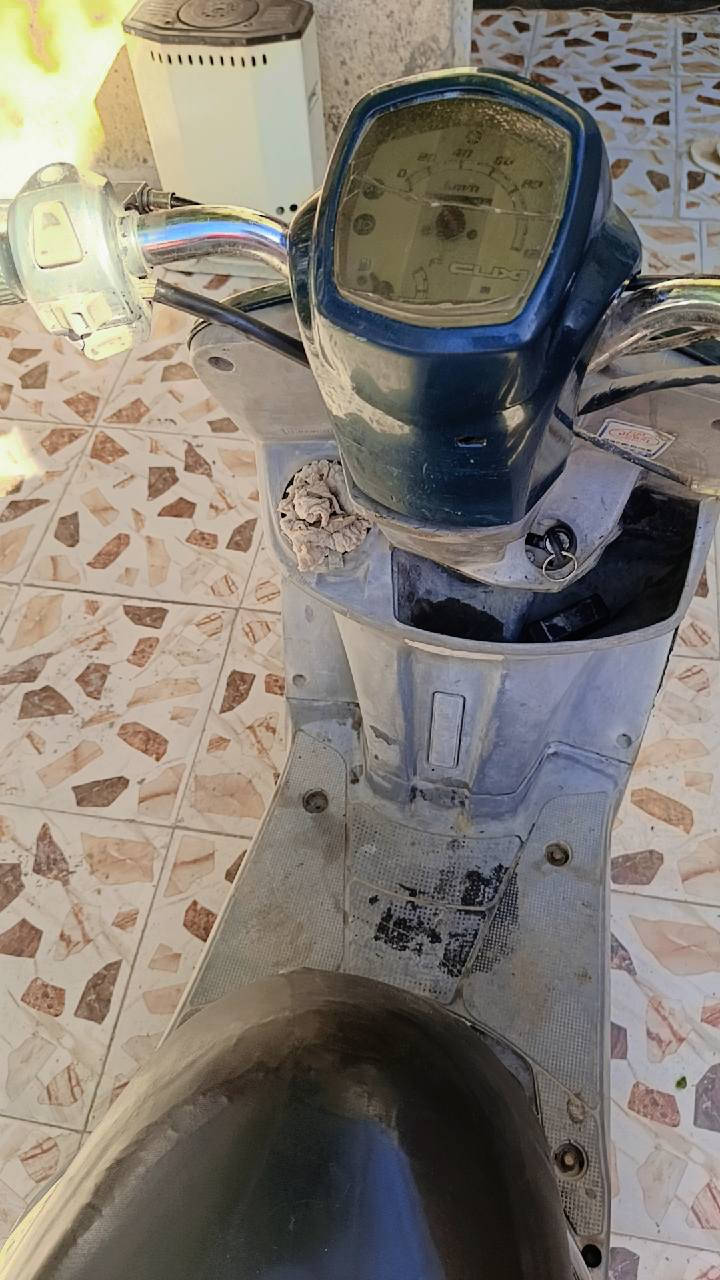 سلام عليكم للبيع دراجه بوليسي ياباني كلهة شغاله دراجه خرسه شلعه ومعدل شراي يتصل سعره 400مكان حله أبو خستاوي***********
