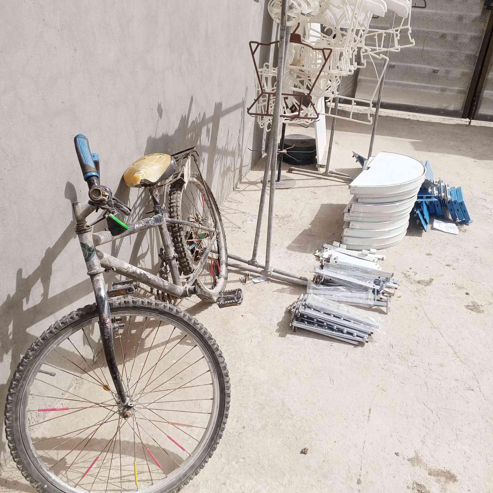 السلام عليكم يوجد اغراض لبيع رفوف وملحقات سفينه وتعاليك وحاضنات مال رفوف لبيع  العنوان بابل ***********
