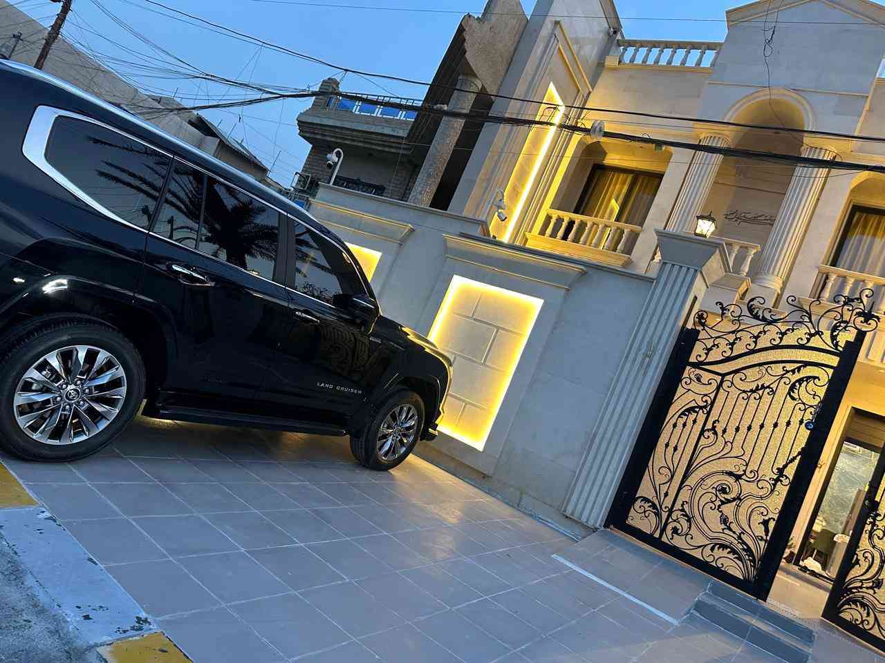 اللهم الصلاة على محمد وآل محمد 
لاندكروز في اكس بلاك لمتدد ام لحايه   موديلها ٢٠٢٤.       مغلفه PPF ضمان 10 سنوات ماشيه 11 الف سياره بعده على وظع الشركه
* رقم بغداد (مميز)
* محرك 6 سلند (4000) 
* ) دعاميات كت (لحاية) 
* سايد بريك اوتو * بصمة تشغيل* بصمات ابواب *
* ⁠تطبيق 3 شاشات 
* ⁠شاشة كبيرة اصلية (نفكيتر)* ⁠شاشات خلفية عدد (2) 
* 5 كامرات (360 درجة) محيطيه * فتحة سقف (سلايت) *
كراسي كهرباء * ⁠كراسي تبريد 
* ⁠دفع رباعي (4 * 4)* ثلاجة وسطية * جنطة كهرباء 
* ⁠تبريد شاشة * ⁠تحكم ستيرن  * ⁠داخل صاج * تشغيل عن بعد * ⁠شاحن واير ليس
* داخل جلد بيجي * ⁠حساس امامي خلفي  * ⁠مري طي كهرباء وبيه بعد مواصفات هواي * ⁠ *  *  * 
  لمتد(في اكس لمتد بلاك) 
***********
مكاني بغداد ورقم بغداد.
