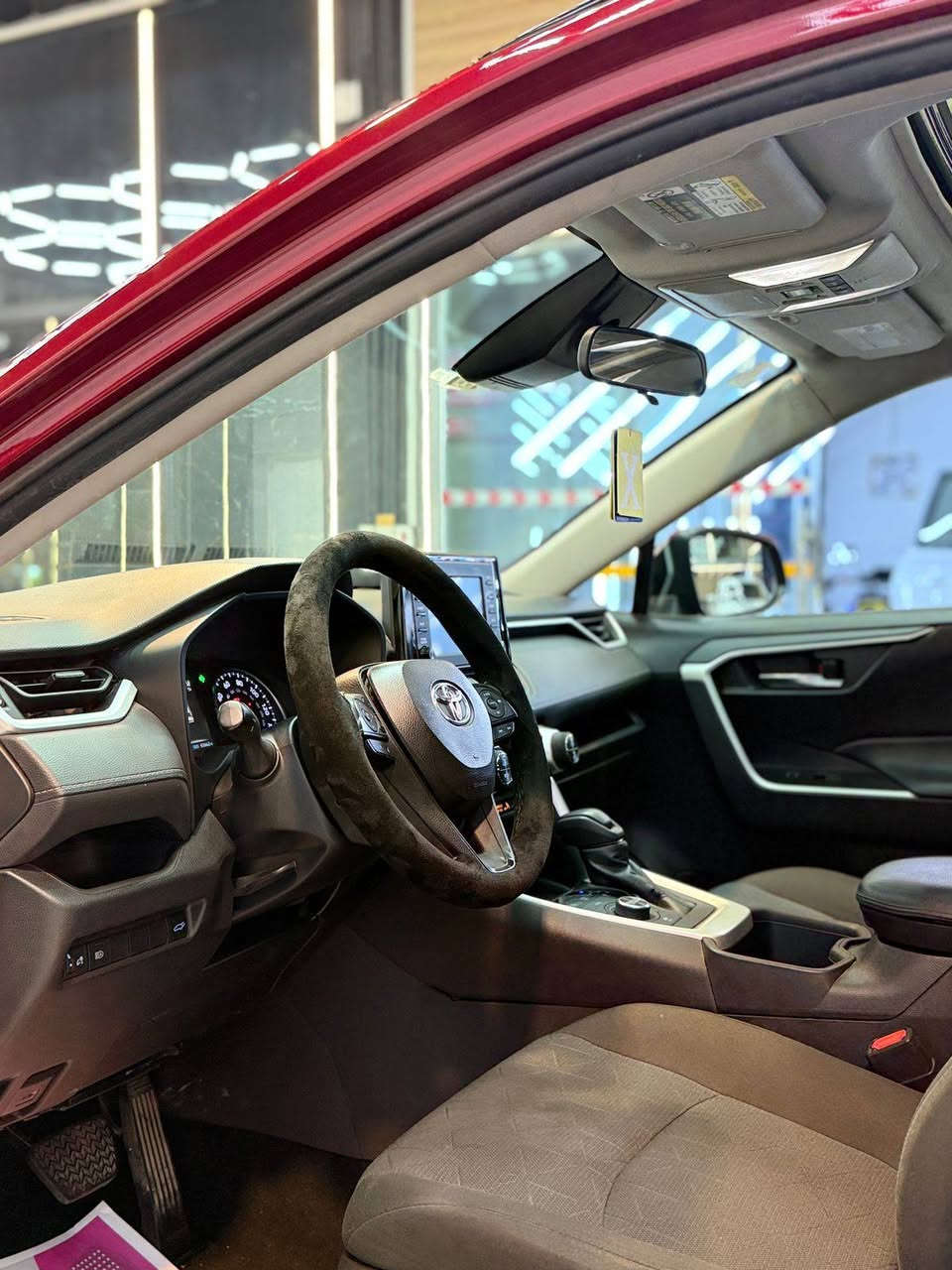 السلام عليكم.... سعر مناسب 
TOYOTA  RAV4 HYBRD
XLE  
لون ماروني 
موديل 2022
فول مواصفات  هايبرد 
محرك 2.5  H 
عداد   62الف  M 
مواصفات السيارة 
بصمة  تشغيل وأبواب
فتحة سقف 
انارة الداخلية ثلجي 
سماعات JBL
 دبل لدى امام بروجكتر 
رادار أمامي وجانبي وخلفي
مانع تصادم
صندوك كهرباء 
جام أربعة اوتو 
لايت اوتو 
شاشة كبيرة كامرة خلفية دوارة 
شاشة ابل كار بلي 
اشاير مري 
مانع انزلاق 
فور ويل 
٣ وضعيات للقيادة  ماوس 
تحكم استيرن فول
 مثبت سرعة واوامر صوتية ورادار تفاعلي وتحديد مسار شاشة اعطال حساس اطارات 
سيارة نظيفة 
حادث بالمنشور موجود
سيارة رقم بغداد هزة جديدة 
ورقم الدولي 
ماشية 65الف مايل 
السعر / 18800 $
للاستفسار / ***********
