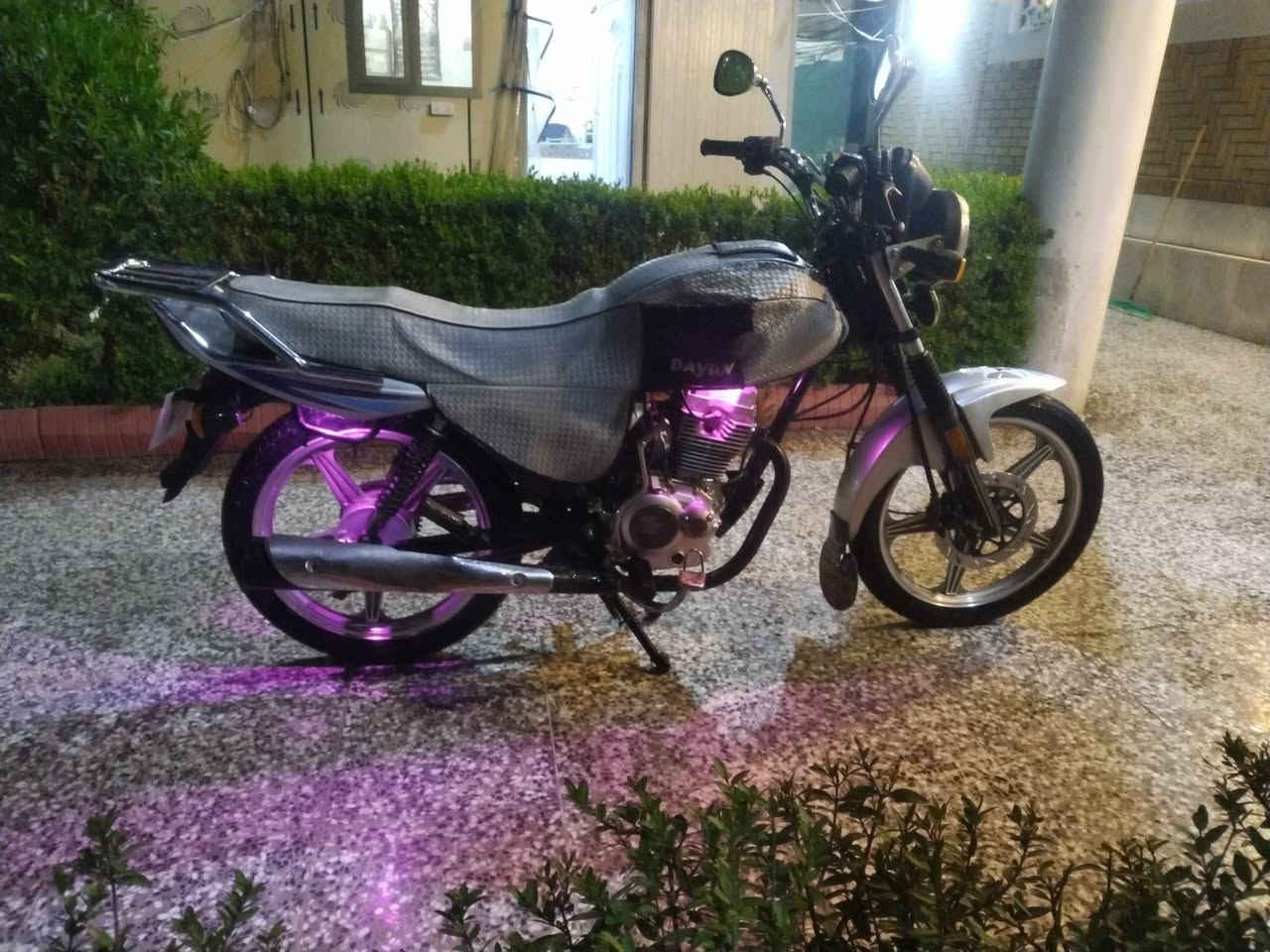 سلام عليكم 
دراجة دايوان عضم 2023
نازله بال 2025 
ما امكمركه بس منفيس او مكاتبه والكرت مالهه
مثل الدراجه الايراني
للبيع السعر (مليون او 200)
(1.200.000ألف) بيهه مجال للطيبين
تاخذهه من البيت العنوان الكراده
تلفون ***********
