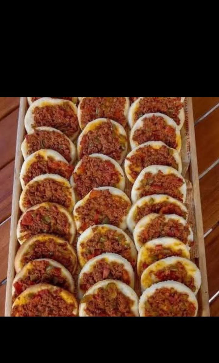 🍕🥟 *شغل بيت.. بنظافة البيت وطعم المطاعم* 🥟🍕

ميني بيتزا بالجبنة الذايبة والخضار الطازة 🫑🫒  
ولحم بعجين عراقي على أصوله، اللحم متبل ومستوي دهب ✨

*الحجز قبل بيوم، والاستلام من البيت*  
المكان: بغداد - الزعفرانية / حي الأمانة  
للطلب راسلوني عالخاص ‏‪***********‬‏ واتس

#شغل_بيتي #ميني_بيتزا #لحم_بعجين #الزعفرانية #استلام_من_البيت
