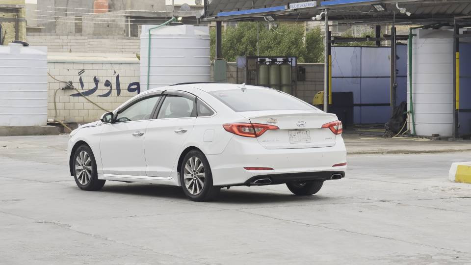 هونداي سوناتا 2016 ،السعر 107 فول 1,1
حادث جاملق وبنيد فخذه تبديل من الربت 
للأستفسار :***********
 محرك 2400 مكينه وگير كفاله ترايك لربيل
حداده جديده ماشيه 81 ميل 
كهربائيات كلهه جاهزه السياره فول للأخير 
رقم بغداد تحويل عنواني البصره البصرة, العراق
