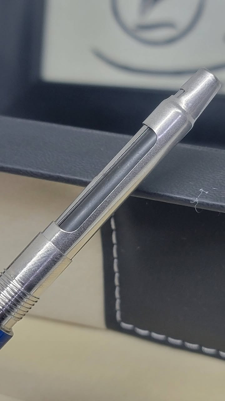 السلام عليكم
توفر بكميات محدودة أقلام شيفر امريكي الصنع إنتاج سبعينات غير مستخدم و بالعلبة الاصلية 
حالة القلم : غير مستخدم 
بلد الصنع : امريكي
سنة الصنع :  سبعينات
البدن : ريزن فاخر (متوفر بالألوان : اسود - ازرق - نيلي )
حجم النبلة : M و F
التعبئة : محبرة بنظام الضغط
السعر : 35،000 دينار مع علبة حبر 50 مل هدية
التوصيل لجميع محافظات العراق بسعر 5000
الحجز عن طريق الرسائل او الوتساب
wa.me/9647808448989
