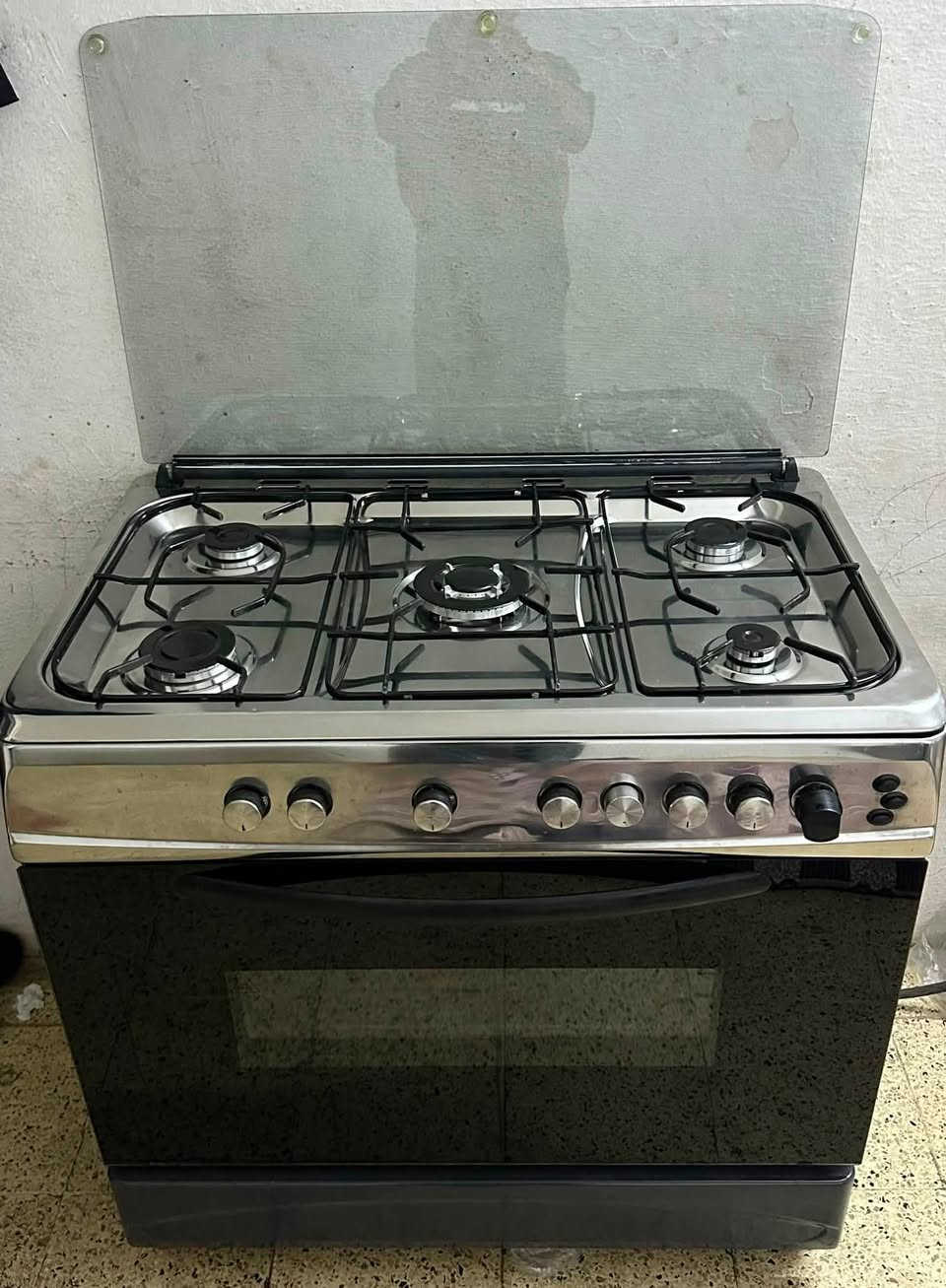 🚨 اقره السعر قبل التفاصيل  170 الف وبي مجال قليل 🚨*********** واتساب بلاش بلاش مال بيت 
 
🔥 طباخ  مصري   مستعمل  شغال شرط الشغل، وناره قويه وزرقاء احلى من الصور  ضمان 3 أشهر الفرن مضمون وشغال 100%،  نار قوية وزرقاء، نظيف وجاهز للاستخدام فوراً.
🚚 يوجد توصيل مجاني داخل الموصل.
📞 للاستفسار راسلني على الخاص.او الاتصال 
شرط الفحص ع الغاز قبل الاستلام 👍
