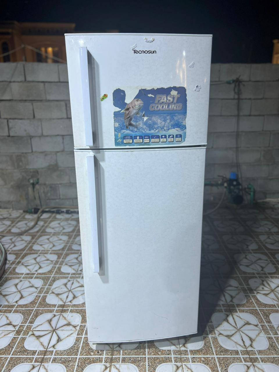 ثلاجة Tecnosun بابين للبيع (لقطة) ❄️
الحجم: مناسب للبيت أو الاستخدام اليومي
الفريزر (فوق): تبريد ممتاز ويجمّد بسرعة
الثلاجة (تحت): تبريد متوسط (تحتاج تنظيم حتى تعطي أفضل نتيجة)
الحالة: شغالة 100% وما بيها مشاكل بالكهرباء
الشكل: نظيفة ومقبولة مثل الصور
مناسبة للي يريد شي اقتصادي أو استخدام مؤقت
💰 السعر: 150 ألف قابل للتفاوض
📍 الموقع: (الانبار_جزيرةالخالدية)
📞 للتواصل خاص أو اتصال
***********
